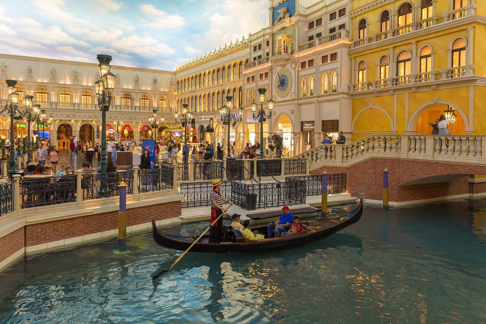 Las Vegas-5603 (The Venetian), photograph by Frank Schulenburg